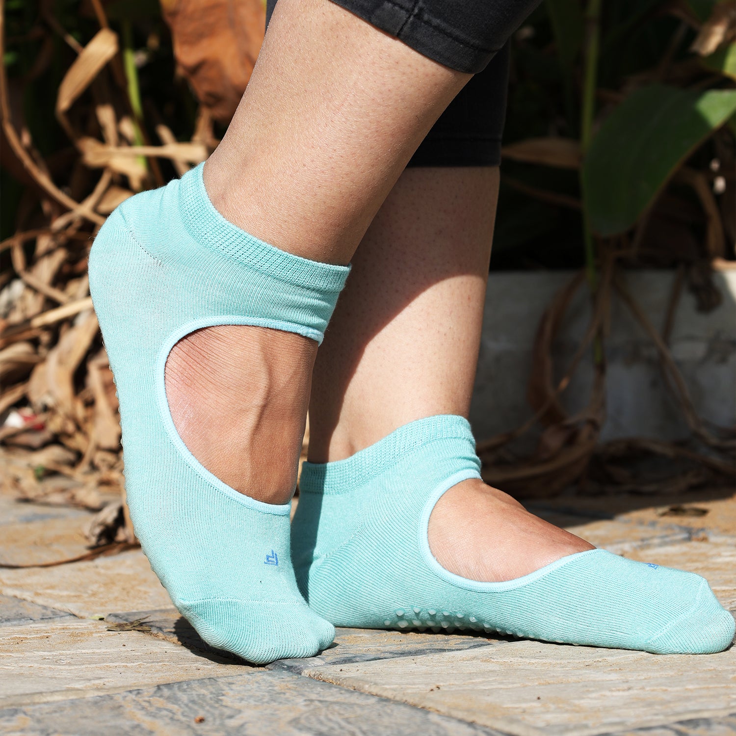 Anti Bacterial & Anti-Skid Yoga Regular Socks For Women | Made With Bamboo For Yoga, Exercise,Workout, Dance | Pack of 1